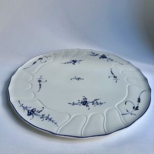Mid 20th Century Villeroy & Boch "Vieux Luxembourg" Cream & Blue Cake Plate